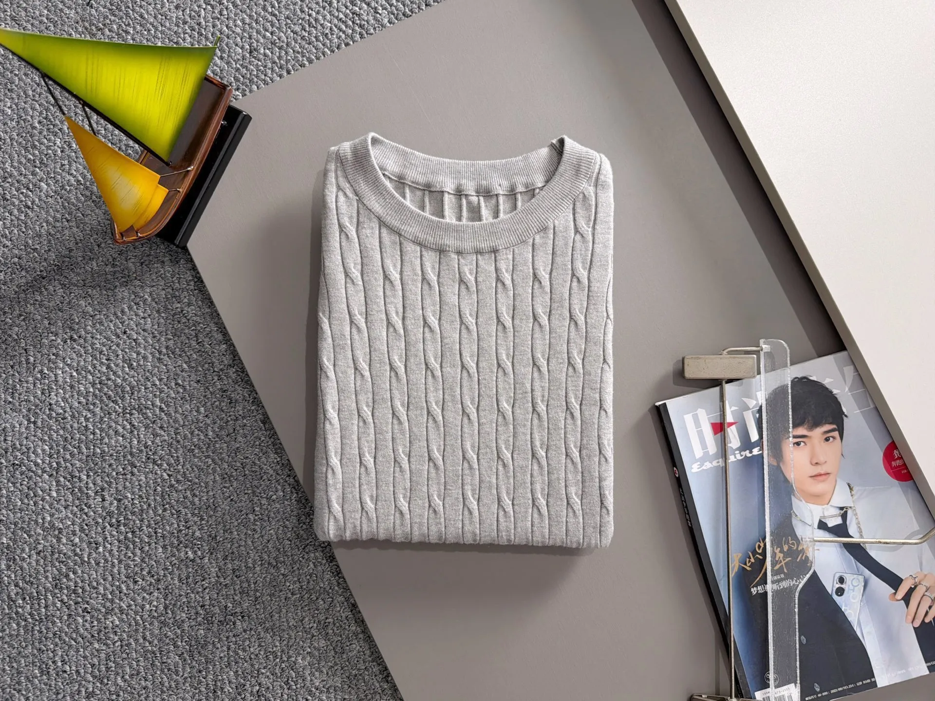 LP high quality 26ss New Arrival men's knitted short-sleeved T-shirt is made of combed cotton yarn knitted cotton fabric, no pressure when entering and exiting the counter. Exclusive control of raw materials. It feels substantial when weighed, and the upper body is more textured than ordinary T-shirts. This texture can cope with the weather easily and is suitable for both hot and cold! Designed for a loose fit. Size: M to 3XL
